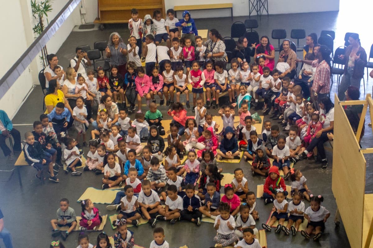 Audience at Galpão da Maré